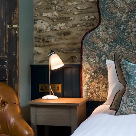 The Alverton Otel